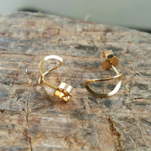Load image into Gallery viewer, Leaf earstuds in goldplated silver