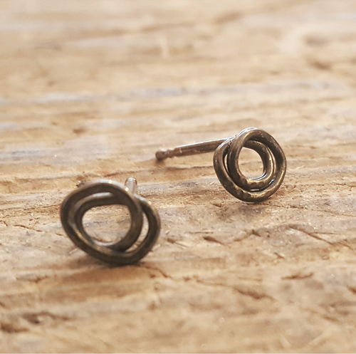 Twisted earstuds in oxidized silver
