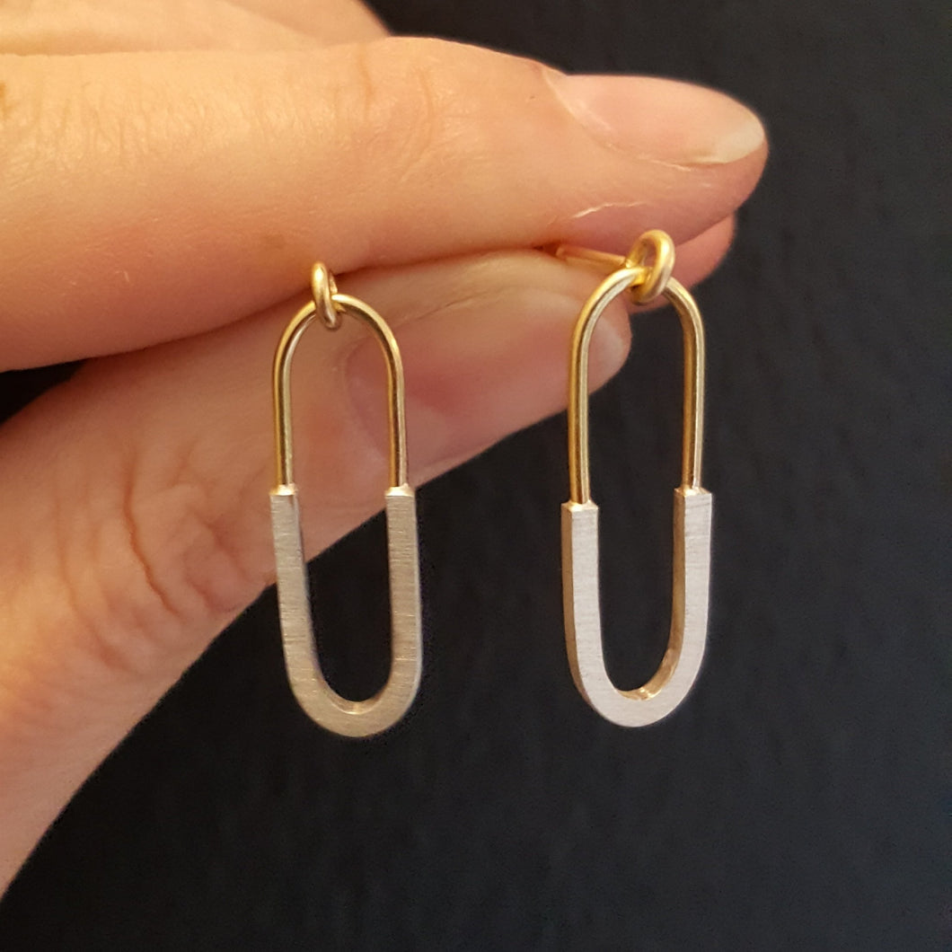 Combination earhangers in 18 carat gold/silver