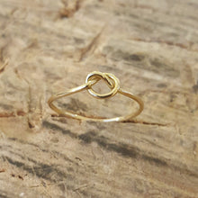 Load image into Gallery viewer, Knot ring in 18 carat gold