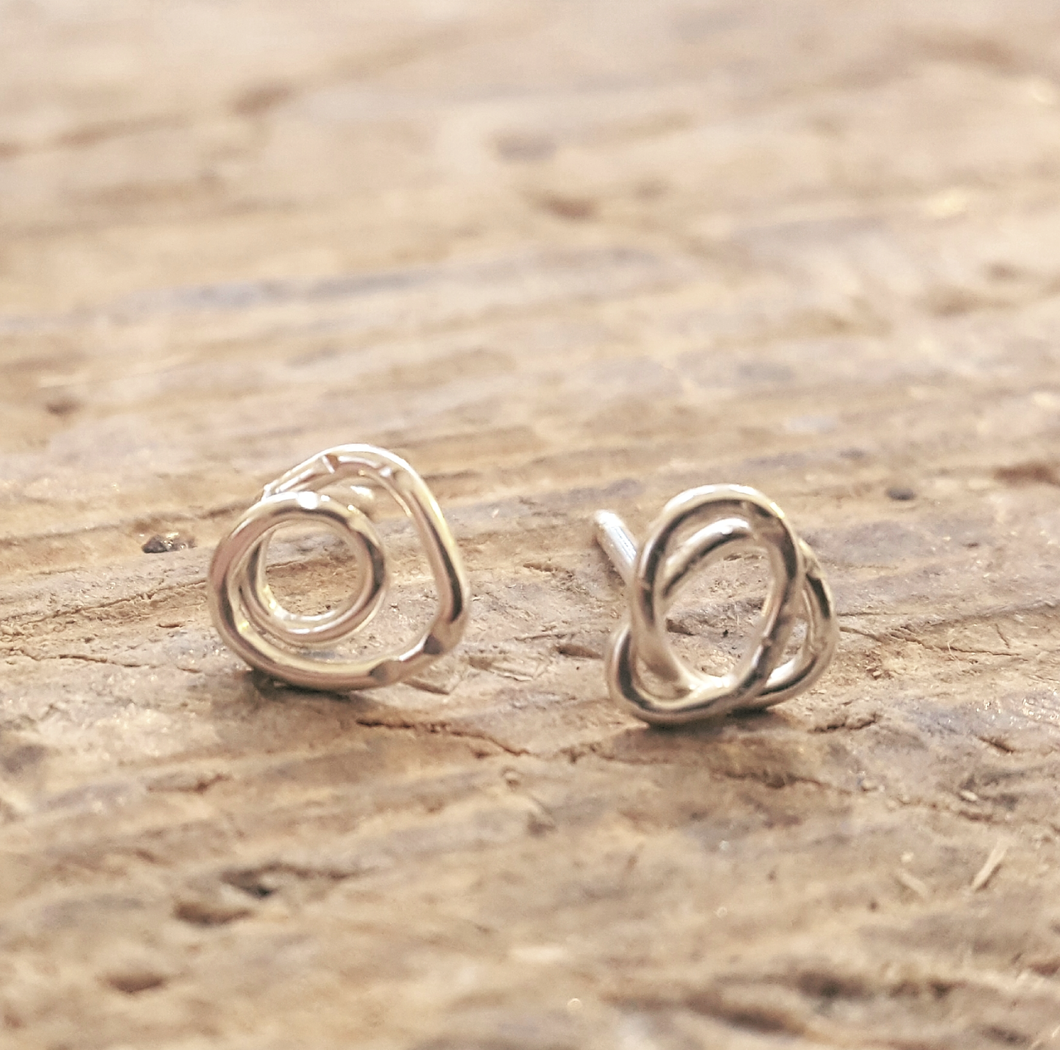 Twisted earstuds in silver