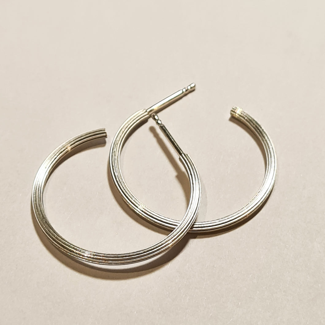 Ribbed hoops silver